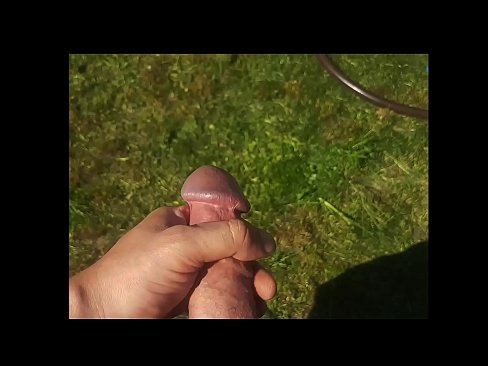 ❤️ Una guapa calenta es folla el seu cony rosa i es corre amb un esquitxat en un jardí d'estiu ️ Porno dur a nosaltres ca.goodseller.top ❌️❤